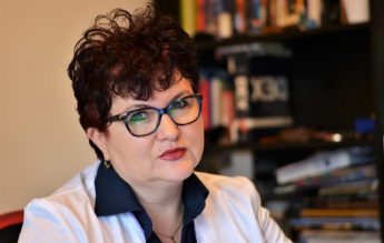 Dr. Violeta Perlea: „Mulți dintre copiii cu alergii severe provin din familii educate, cu o situație materială bună, care au protejat copilul de tot ce și-au imaginat că i-ar dăuna – animale de companie, colectivitate, jocurile în țărână“