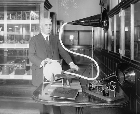 Condition Involved Moderator 1 septembrie 1887: Patentul pentru gramofon - Educatie Privata