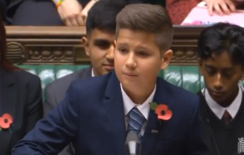 Victor Ciunca, adolescentul român care i-a ridicat în picioare pe parlamentarii britanici