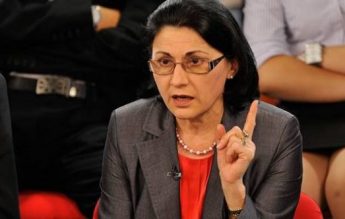 Ecaterina Andronescu: S-au completat clase de liceu cu note între 2 și 3. Este inacceptabil