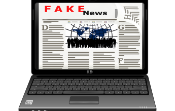 Internetul și copiii: cât timp petrec online, câți intră în rețea pe ascuns la școală și cât sunt de expuși la fake news