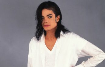 Controversă într-o școală din SUA: să păstreze sau să schimbe numele aulei ”Michael Jackson”?