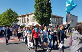 Asociația Elevilor din Constanța protestează față de obligarea școlarilor să participe la parada pentru Ziua Orașului