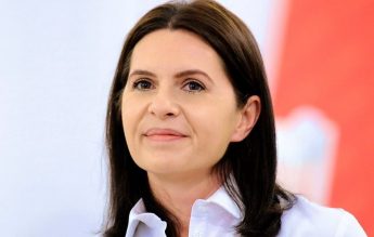 Adriana Săftoiu acuză MEN de ”indiferență și nesimțire”. Subiectul de BAC pentru elevii surzi:  cum se pregătește un discurs