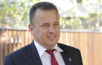 Legea despre care Președinția avertizase că va aduce un val de concedieri în învățământ, adoptată din nou de Parlament