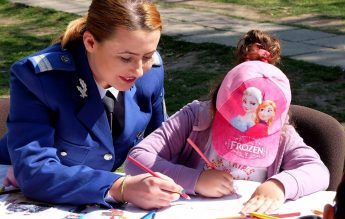 Jandarmeria face o campanie în școli: ”De la băieței avem așteptări mari. Cu fetițele avem câteva secrete”