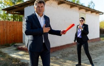 Situație tragicomică în Ialomița: toaleta unei școli a fost inaugurată de două ori