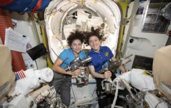 NASA transmite în direct prima ieșire în spațiu a unui echipaj compus exclusiv din femei