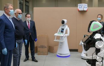 Președintele Klaus Iohannis s-a întâlnit cu robotul Escu