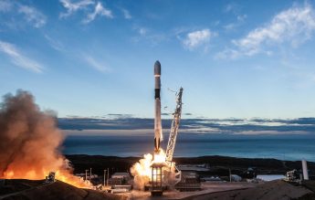 Astăzi, în jurul orei 23:30, SpaceX lansează prima misiune spațială cu echipaj uman