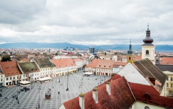 Primăria Sibiu acordă bani din bugetul local familiilor care au nevoie de bonă pentru copii