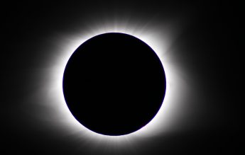 3 mai 1375 î.Hr.: Eclipsă totală de Soare