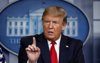 SUA: Profesoară de istorie, concediată după ce le-a spus elevilor că Donald Trump e încă președinte