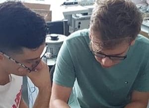 Cum au ajuns doi elevi români să câștige o mențiune de onoare la Intel ISEF, cel mai mare concurs de știință din lume adresat liceenilor