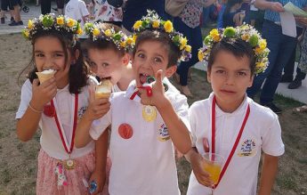 Gaudeamus igitur – Vivat academia – Vivant professores!