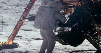Armstrong pe Luna