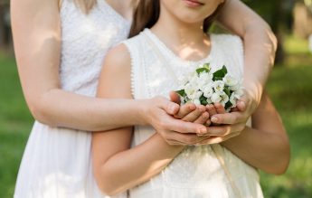 O fetiță de 12 ani, infectată cu SARS-CoV-2, s-a internat pentru a-și proteja mama bolnavă de cancer