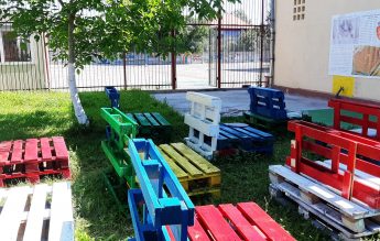 O școală din Sibiu se pregătește pentru cursuri în aer liber, din toamnă