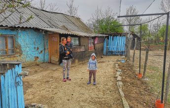 World Vision România: Doar 64% dintre cadrele didactice din mediul rural au organizat ore online