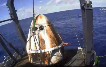 Crew Dragon, capsula care a realizat misiunea istorică a SpaceX, s-a întors cu succes pe Pământ