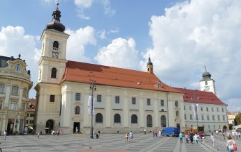 Turnul Sfatului: Un profesor de religie din Sibiu refuză să poarte mască la ore
