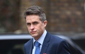 Secretarul pentru Educație din UK și-a cerut iertare față de copii pentru perturbarea învățării din cauza pandemiei
