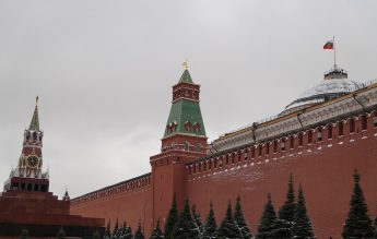 Politico: Teoriile conspiraționiste din România, alimentate de propaganda rusă