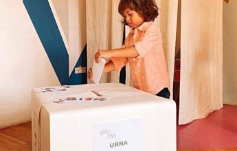 Preșcolarii votează. O grădiniță din București a devenit secție de votare pentru copii