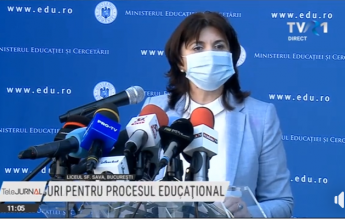 Anisie și Tătaru confirmă: Familiile care au persoane cu risc pot cere învățământ online