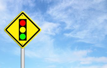 CNE cere testare obligatorie și reintroducerea pragului de incidență în stabilirea scenariilor pentru şcoli