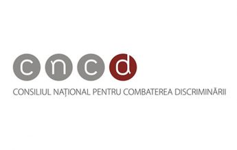 Un cadru didactic, amendat de CNCD pentru o exprimare rasistă față de o elevă care a refuzat să intre în biserică