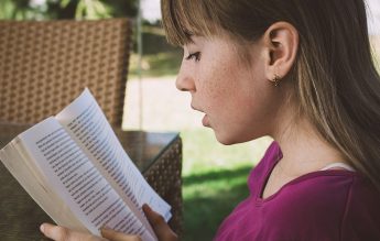 UNICEF: Cititul, matematica, bunăstarea mintală și obezitatea- probleme ale copiilor din țările bogate