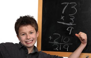 Fiecare copil poate fi bun la matematică! 10 lucruri pe care elevii le pot exersa