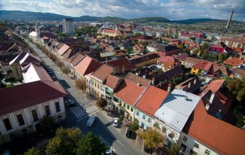 Bistrița, decizie în premieră: intră în scenariul roșu, dar lasă școlile deschise