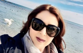 Alina Zugravu, profesoară:  Oricât vei auzi că școala de acasă nu e școală, tu știi că ESTE