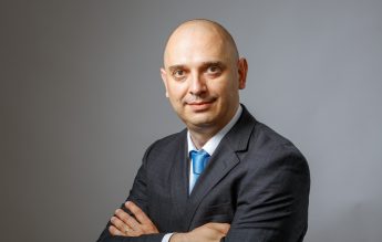 Radu Mihaiu, primarul Sectorului 2, taie bursele ”electorale” ale elevilor. Beculețele de Crăciun dispar și ele din buget