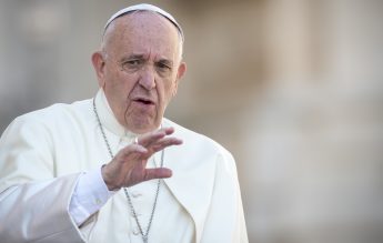 Papa Francisc îi sfătuiește pe părinţi să-şi sprijine copiii cu orientări sexuale diferite