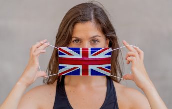 UK: Guvernul se așteaptă ca măştile să nu mai fie obligatorii în şcoli din a treia etapă de relaxare, care ar putea începe în luna mai