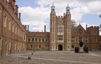 Scandal la Colegiul Eton. Un profesor, concediat după ce a contestat ”feminismul radical”