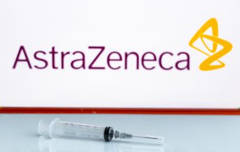 CNCAV: A fost eliminată restricția de vârstă pentru vaccinul AstraZeneca în România