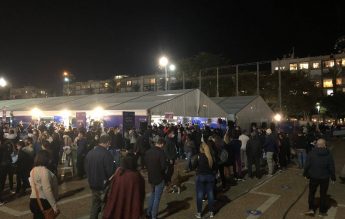 Israel: Sute de cadre didactice stau la coadă pentru a se vaccina anti-COVID