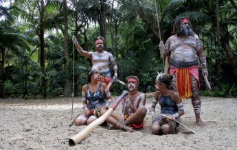 Australia își schimbă un vers din imnul național, pentru a reflecta istoria populației indigene