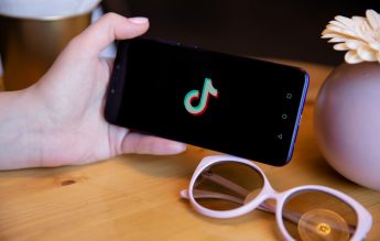 TikTok: Fiecare adolescent va trebui să introducă un cod, după o oră de utilizare a aplicației