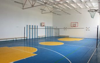 Centrele de vaccinare din sălile de sport folosite de elevi nu vor mai putea funcționa după reluarea cursurilor