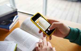 Amendament adoptat: fără telefoane în timpul orelor de curs