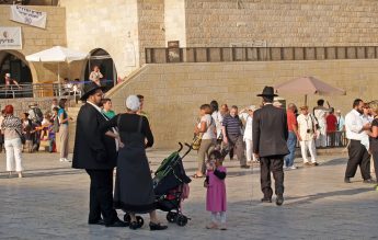 Israel ia în calcul vaccinarea copiilor de peste 12 ani împotriva Covid-19