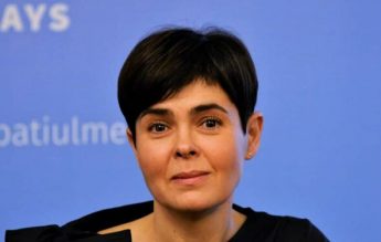 Andreea Moldovan, secretar de stat în MS: ”Nu cred că s-ar putea deschide școlile pe 8 februarie”