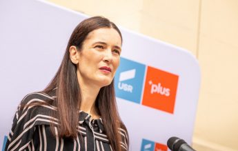 C. Armand: Administrația pentru învățământ preuniversitar a funcționat ca o fortăreață. Miza: milioane de euro