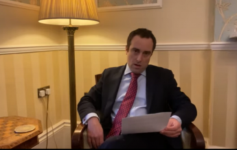 Cum și-a anunțat un director de școală elevii că este ”gay și fericit”