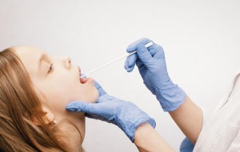 Ministerul Educației, despre varianta ca părinții să testeze copiii acasă: Ar fluidiza foarte mult procesul